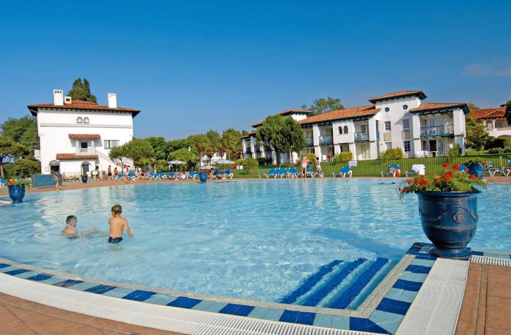 Residence Pierre & Vacances Le Domaine De Bordaberry ユリューニュ エクステリア 写真